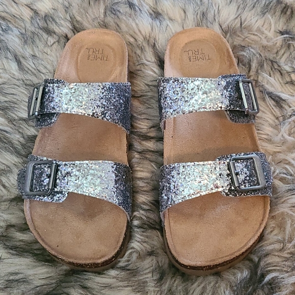 Sandals - Picture 2 of 3